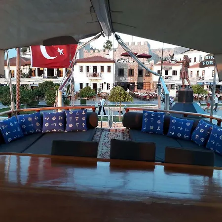 Mavi Yolculuk Hotel na wodzie *